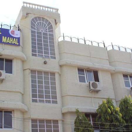 ホテル Laxmi Mahal ウダイプル エクステリア 写真